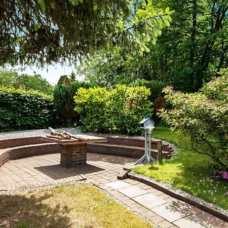 6 Person In Ansager-by Traum Ansager